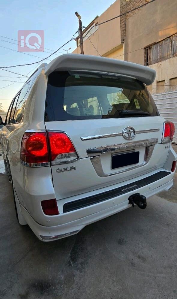 تۆیۆتا لاند کروزەر